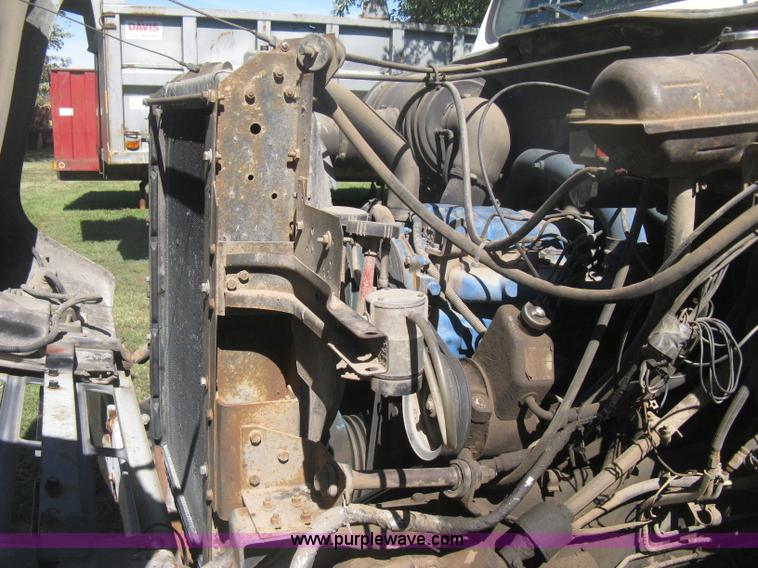 image for item H6330 1981 International 1854 dump truck