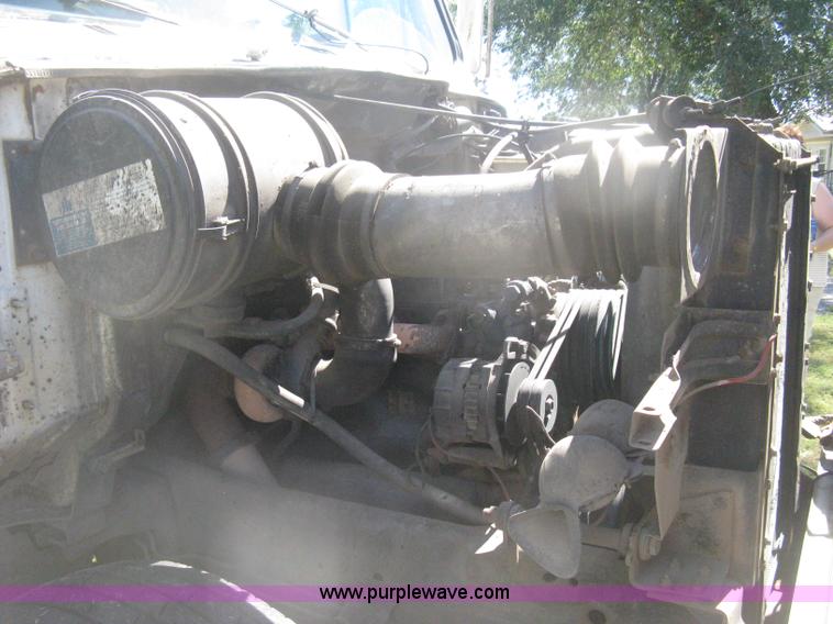 image for item H6330 1981 International 1854 dump truck