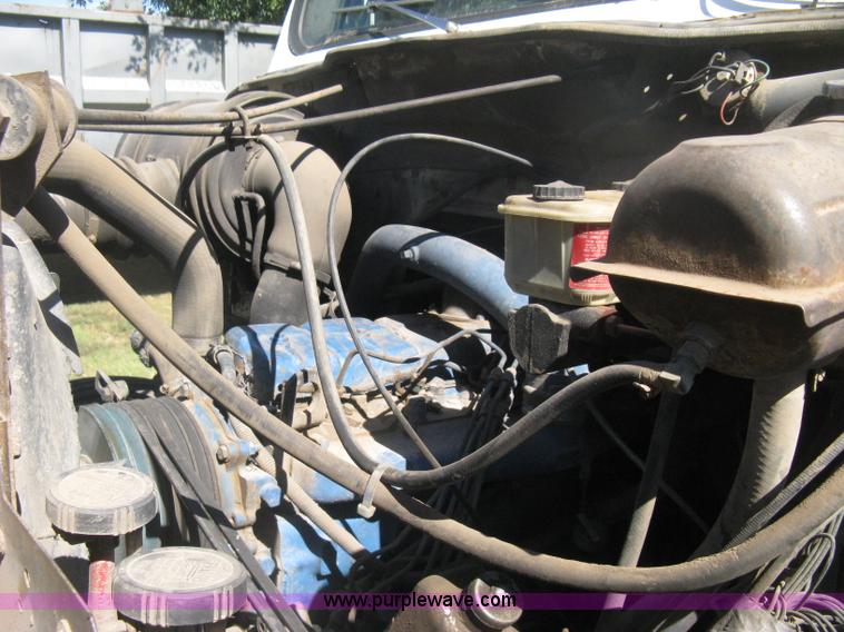 image for item H6330 1981 International 1854 dump truck