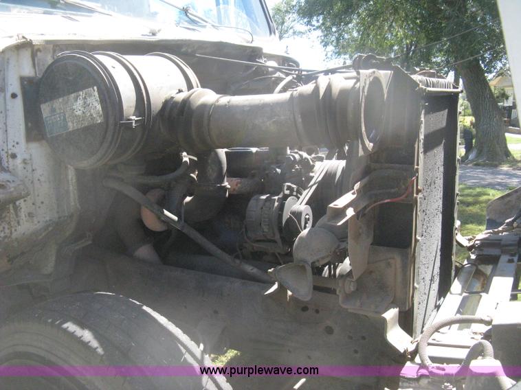 image for item H6330 1981 International 1854 dump truck