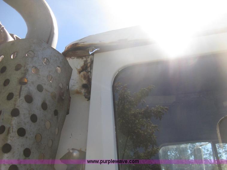 image for item H6330 1981 International 1854 dump truck