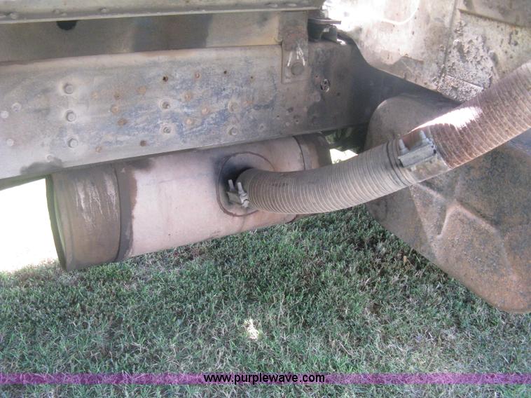 image for item H6330 1981 International 1854 dump truck