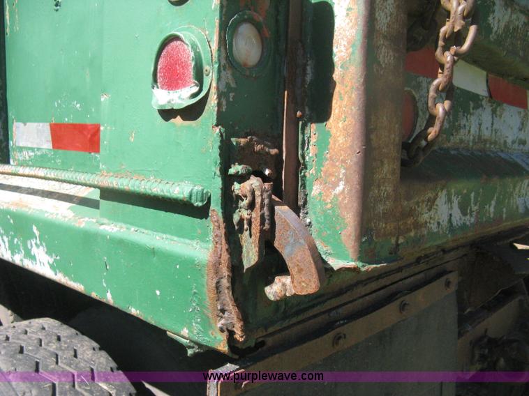 image for item H6330 1981 International 1854 dump truck