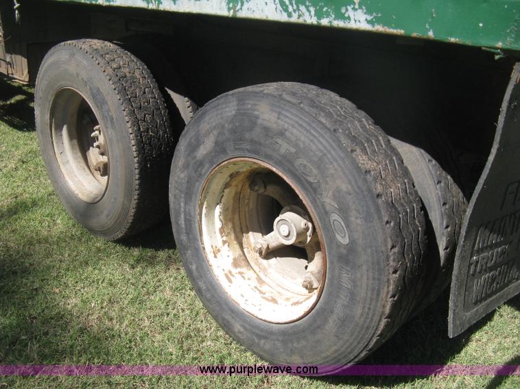 image for item H6330 1981 International 1854 dump truck