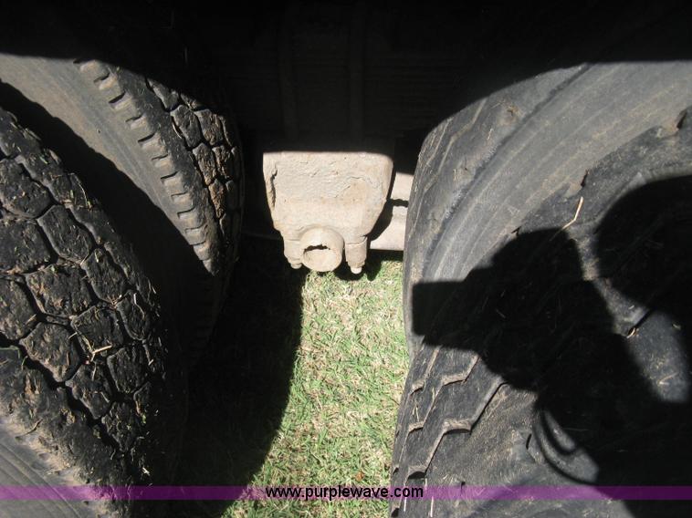 image for item H6330 1981 International 1854 dump truck