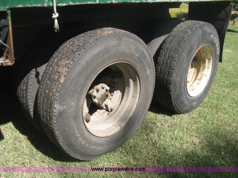 image for item H6330 1981 International 1854 dump truck