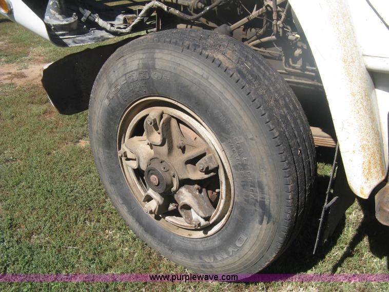 image for item H6330 1981 International 1854 dump truck