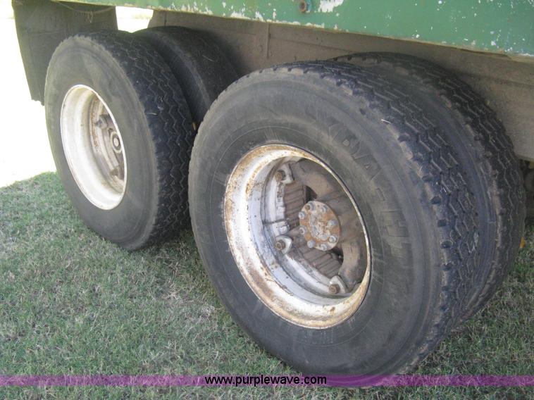 image for item H6330 1981 International 1854 dump truck