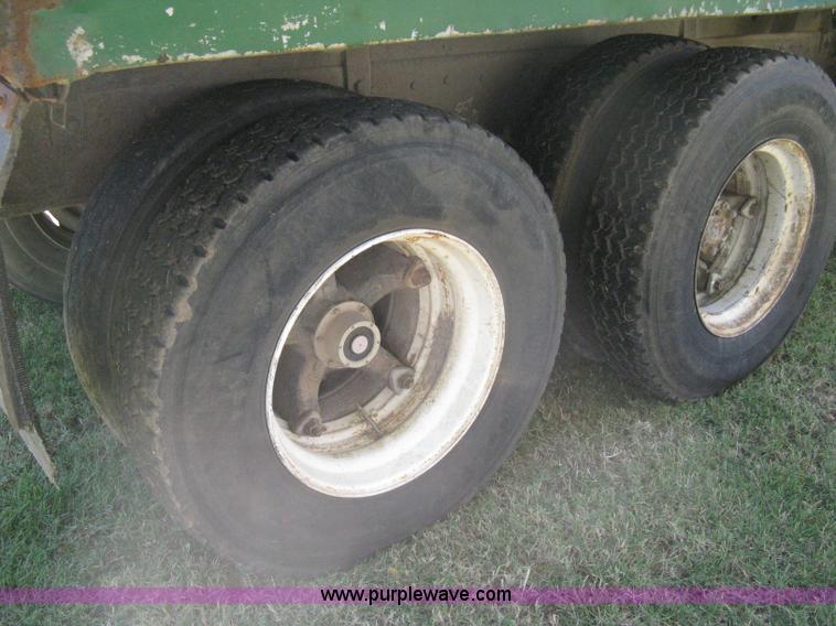 image for item H6330 1981 International 1854 dump truck