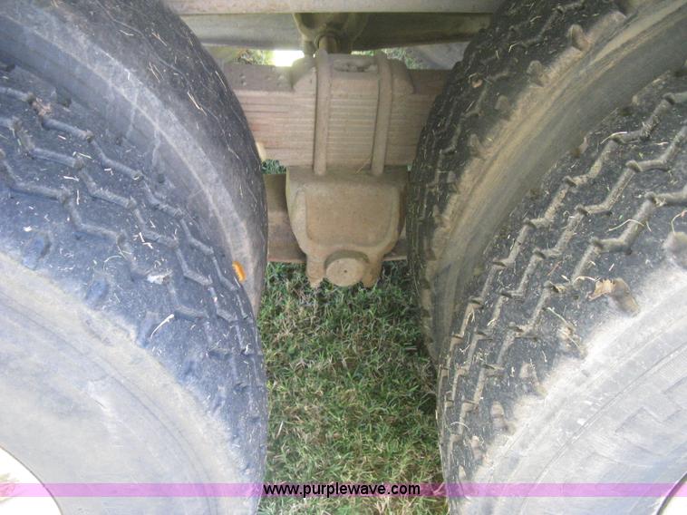 image for item H6330 1981 International 1854 dump truck