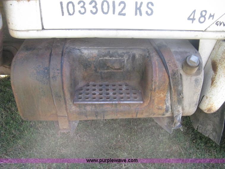 image for item H6330 1981 International 1854 dump truck