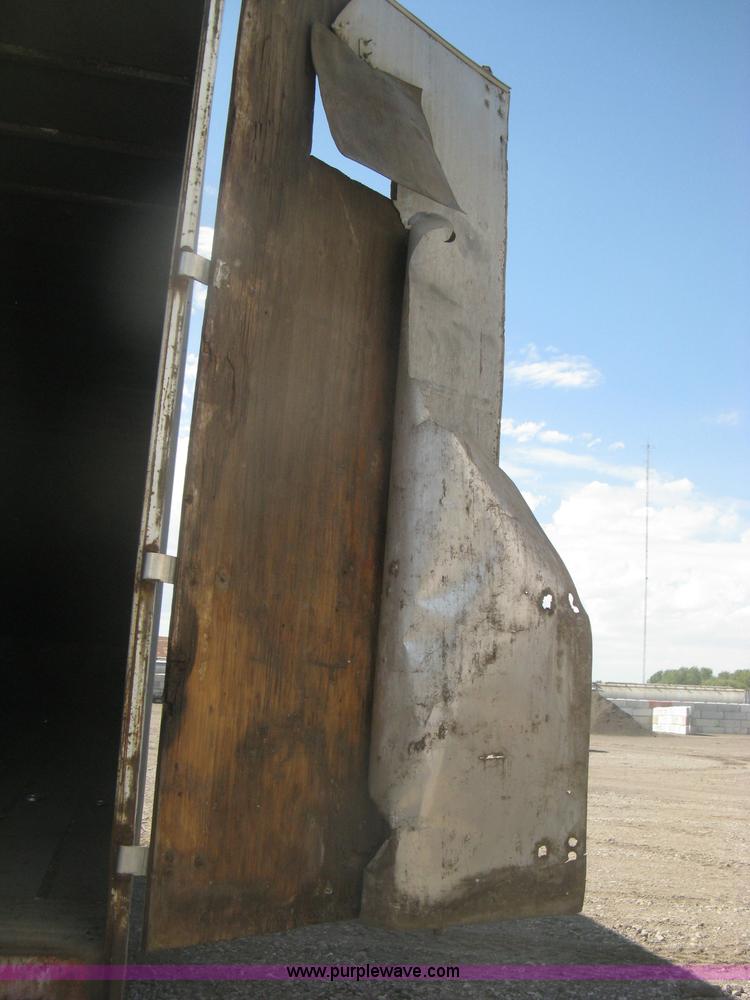 image for item H6344 1987 Pines 28' dry van trailer