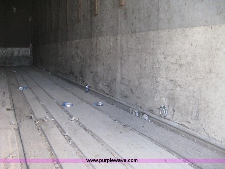 image for item H6344 1987 Pines 28' dry van trailer