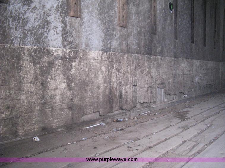 image for item H6344 1987 Pines 28' dry van trailer