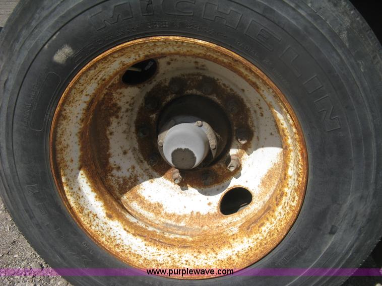 image for item H6344 1987 Pines 28' dry van trailer