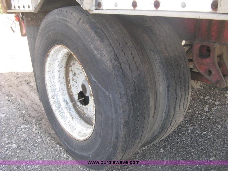 image for item H6344 1987 Pines 28' dry van trailer