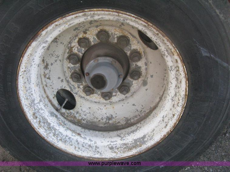 image for item H6344 1987 Pines 28' dry van trailer