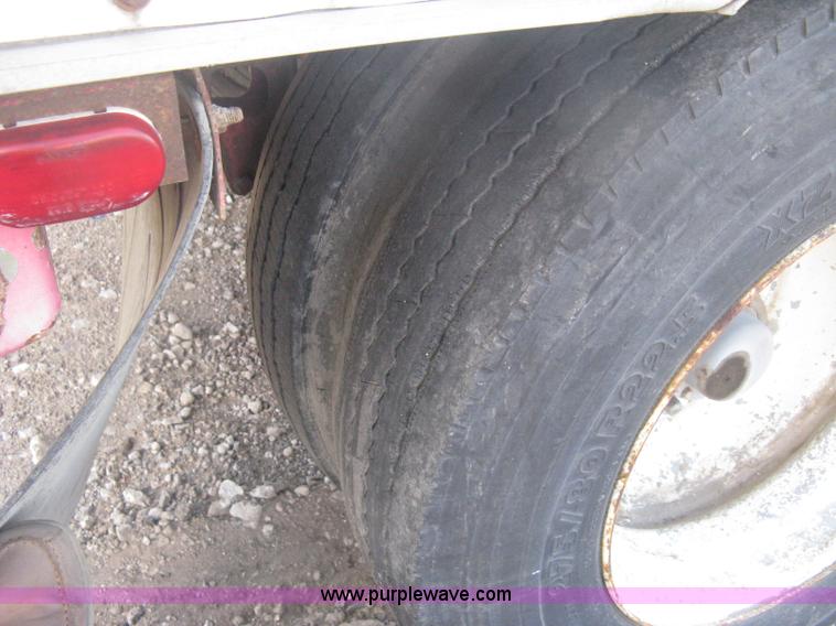 image for item H6344 1987 Pines 28' dry van trailer