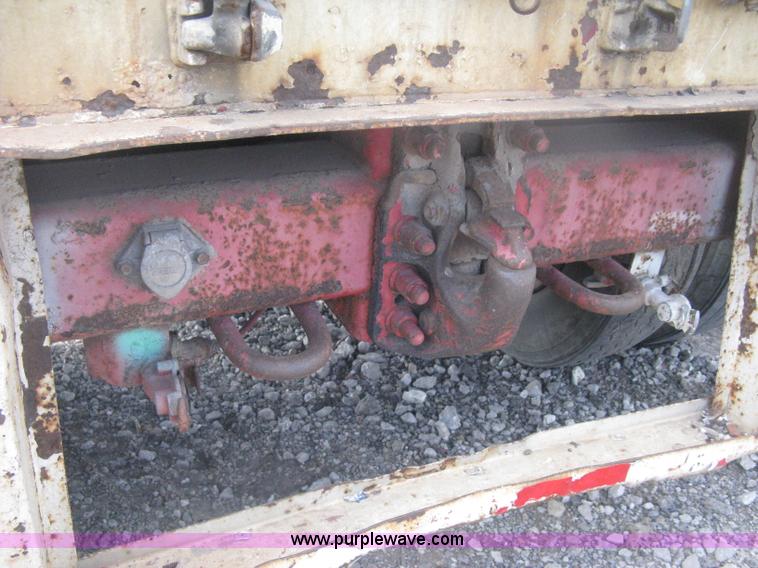 image for item H6345 1987 Pines 28' dry van trailer