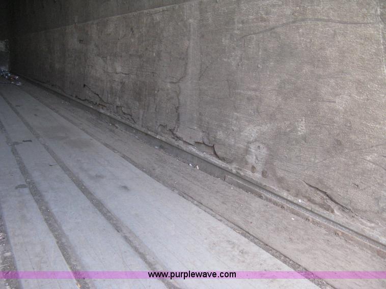 image for item H6345 1987 Pines 28' dry van trailer