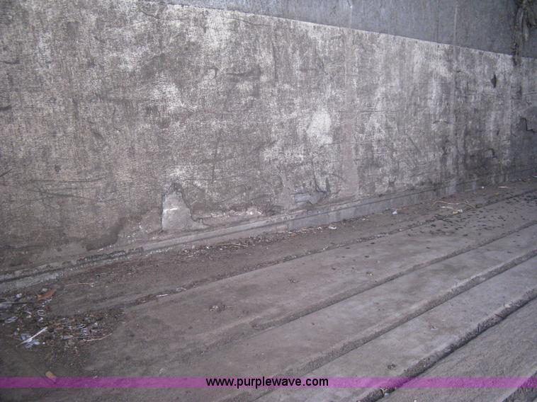 image for item H6345 1987 Pines 28' dry van trailer