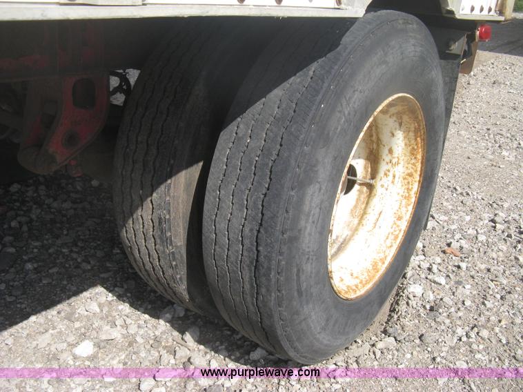 image for item H6345 1987 Pines 28' dry van trailer