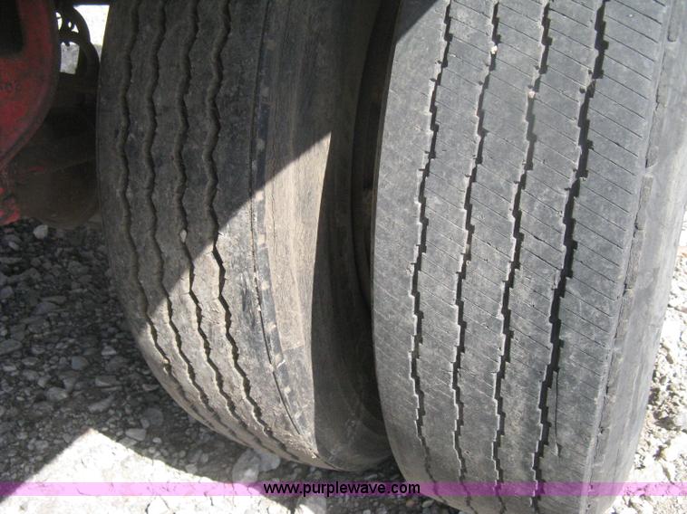 image for item H6345 1987 Pines 28' dry van trailer