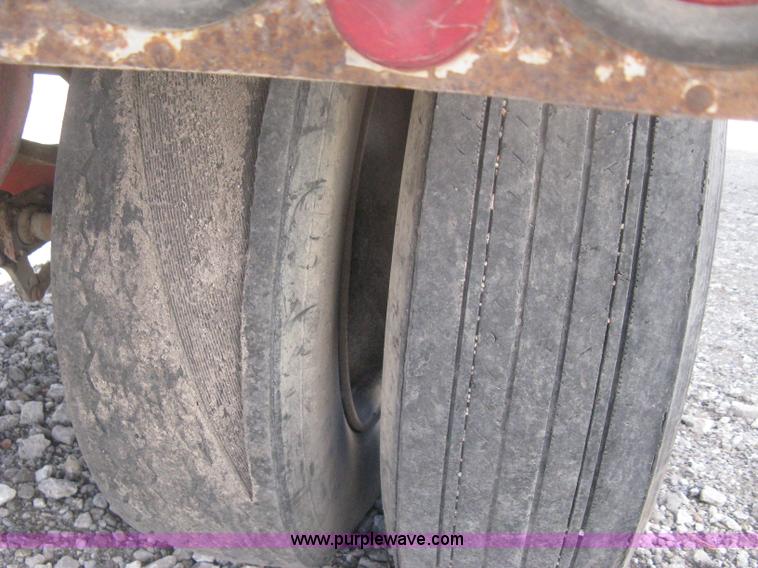 image for item H6345 1987 Pines 28' dry van trailer