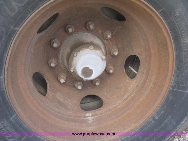 image for item H6345 1987 Pines 28' dry van trailer