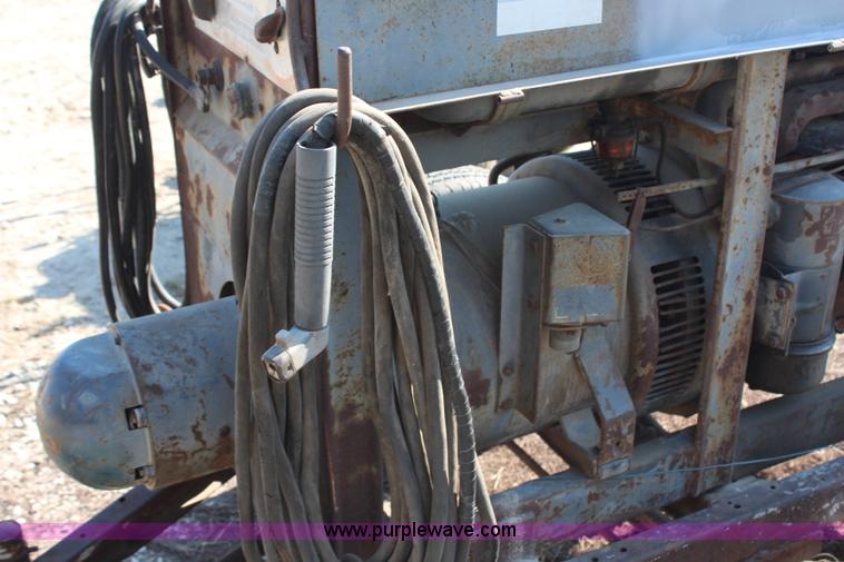 image for item H6765 Lincoln SA200 pipeline welder