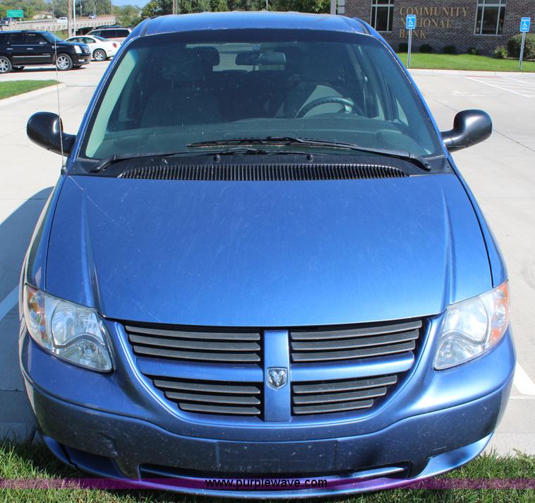 image for item H6781 2007 Dodge Caravan SXT van