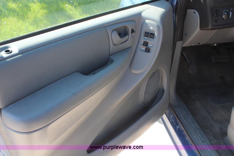 image for item H6781 2007 Dodge Caravan SXT van