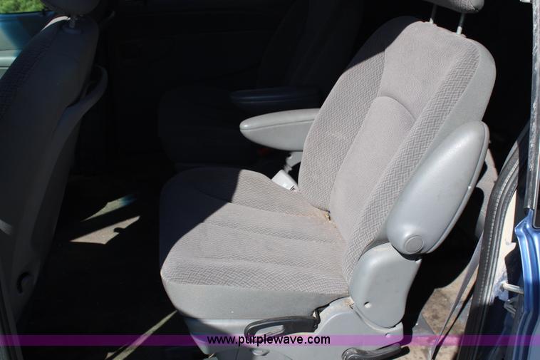 image for item H6781 2007 Dodge Caravan SXT van