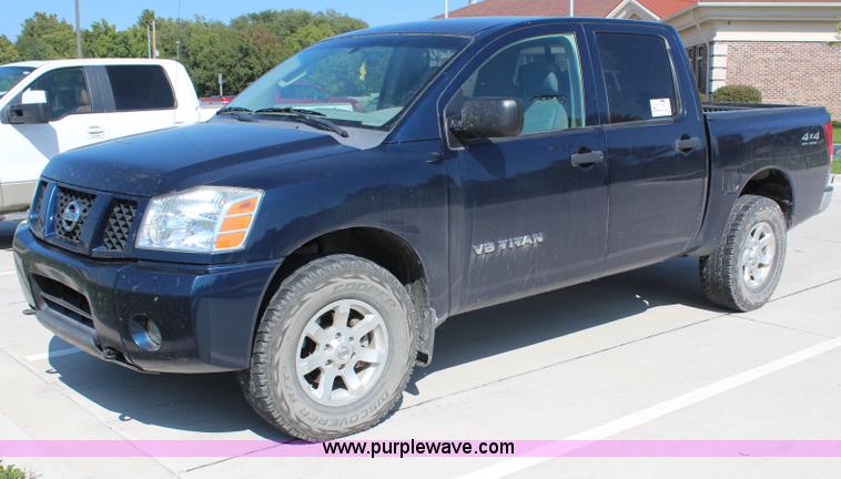 image for item H6782 2006 Nissan Titan Crew Cab pickup truck