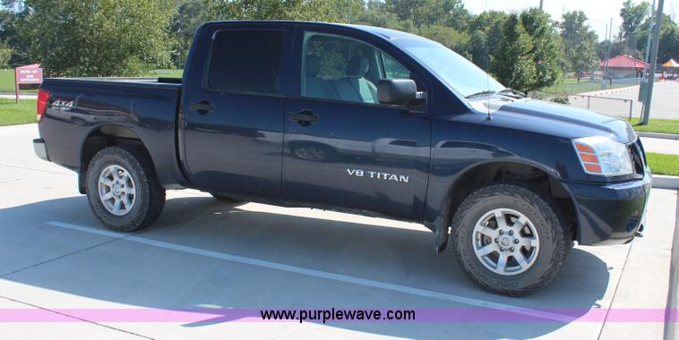 image for item H6782 2006 Nissan Titan Crew Cab pickup truck