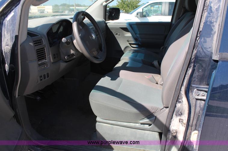 image for item H6782 2006 Nissan Titan Crew Cab pickup truck