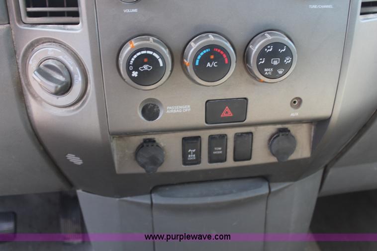 image for item H6782 2006 Nissan Titan Crew Cab pickup truck