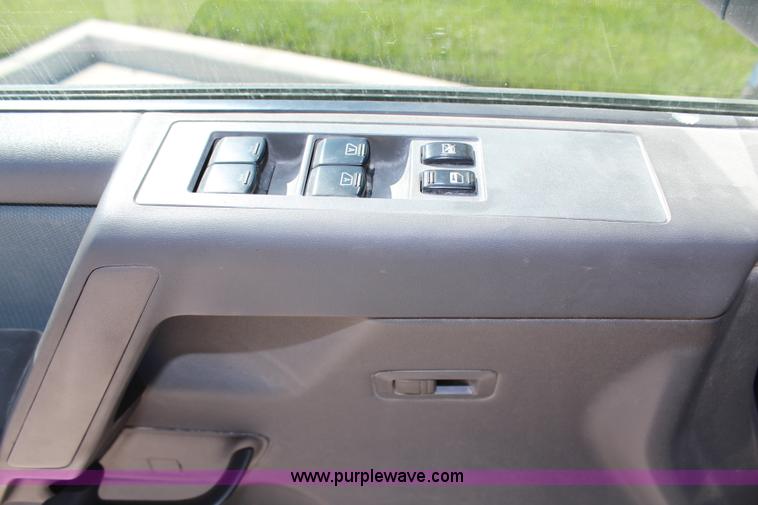 image for item H6782 2006 Nissan Titan Crew Cab pickup truck