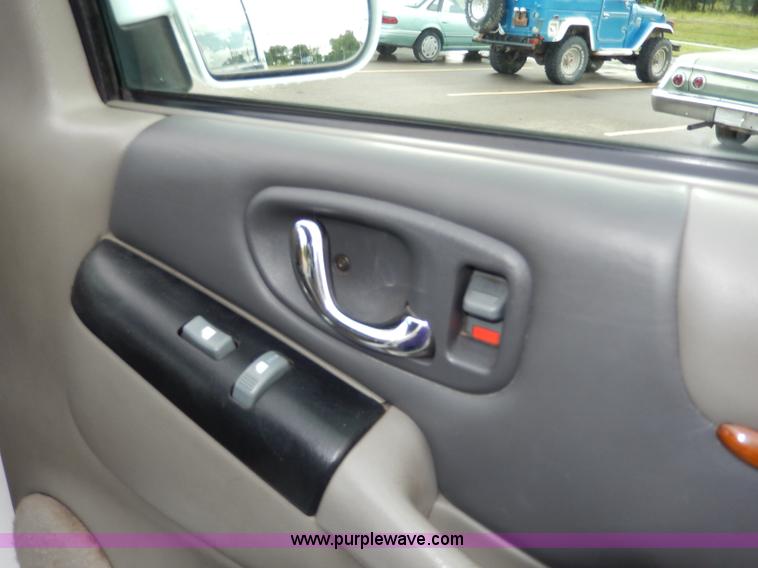 image for item I4301 2000 GMC Jimmy Envoy SLT SUV