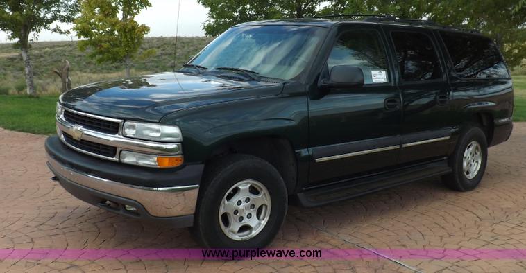 image for item I8487 2004 Chevrolet Suburban 1500 SUV