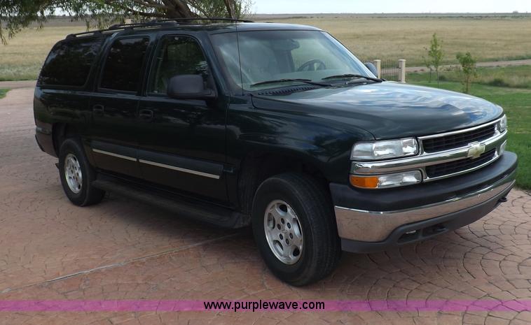 image for item I8487 2004 Chevrolet Suburban 1500 SUV