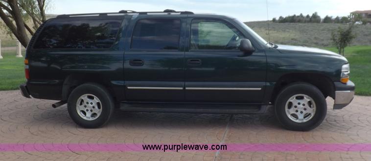 image for item I8487 2004 Chevrolet Suburban 1500 SUV