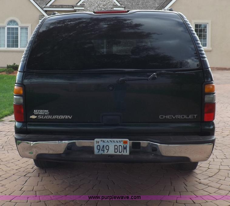 image for item I8487 2004 Chevrolet Suburban 1500 SUV