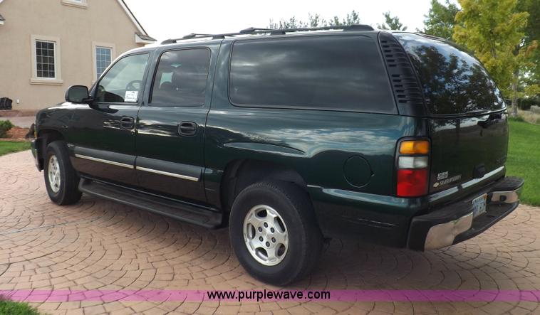 image for item I8487 2004 Chevrolet Suburban 1500 SUV