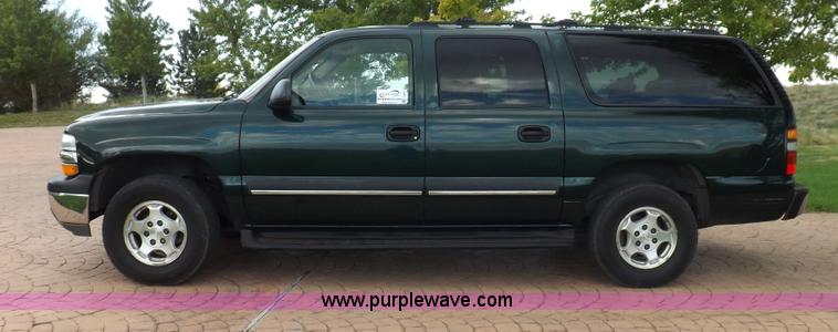 image for item I8487 2004 Chevrolet Suburban 1500 SUV
