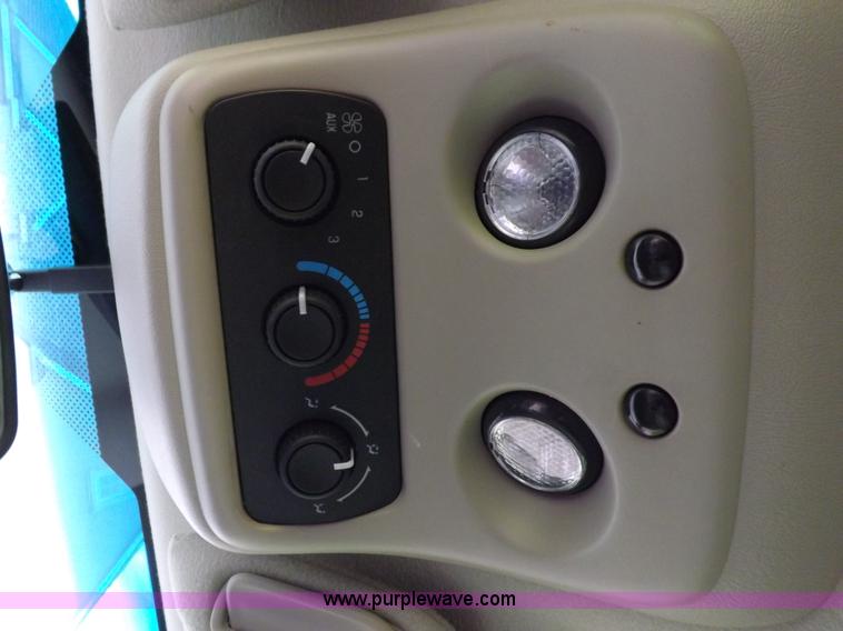 image for item I8487 2004 Chevrolet Suburban 1500 SUV