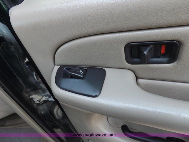 image for item I8487 2004 Chevrolet Suburban 1500 SUV