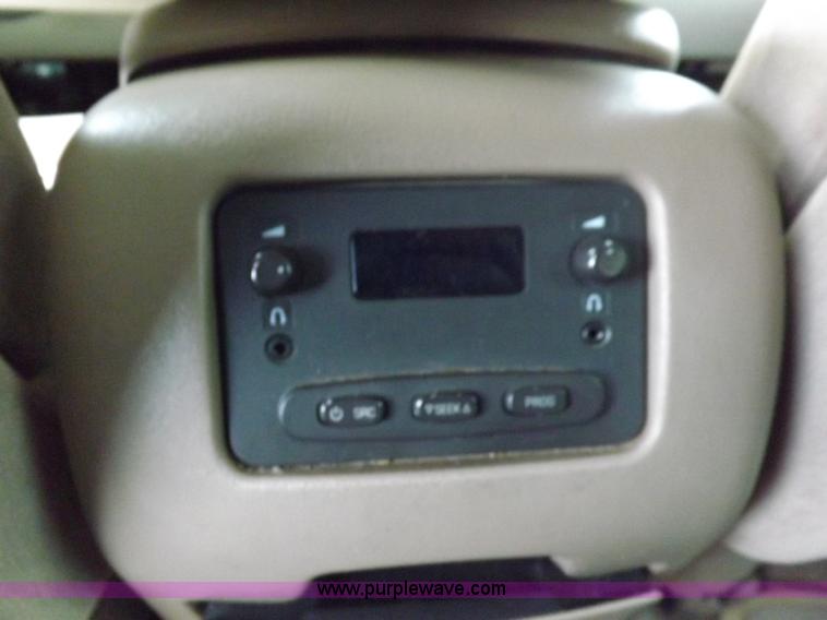 image for item I8487 2004 Chevrolet Suburban 1500 SUV