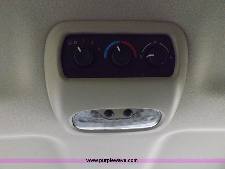 image for item I8487 2004 Chevrolet Suburban 1500 SUV