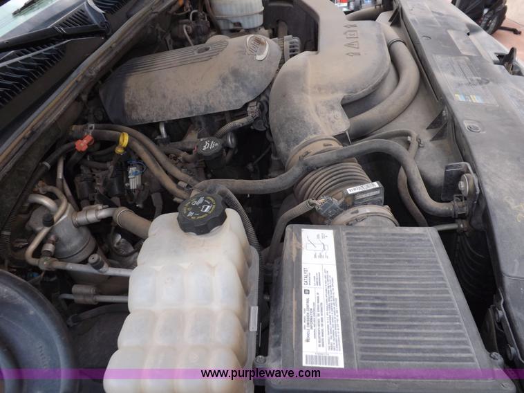 image for item I8487 2004 Chevrolet Suburban 1500 SUV